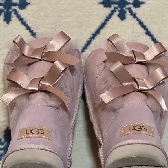 Pink UGG Bailey Bow II boots - Picture 3 of 3